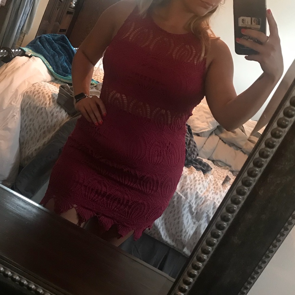 💙3/$45 DRESSES💙 Burgundy dress with crochet lace